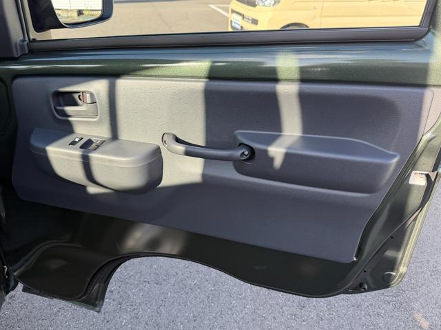 キャリイトラック ＫＣエアコン・パワステ　７型　４ＷＤ　オートライト　禁煙車　４ＷＤ　衝突被害軽減システム　アイドリングストップ　横滑り防止機能　衝突安全ボディ　盗難防止システム（26枚目）