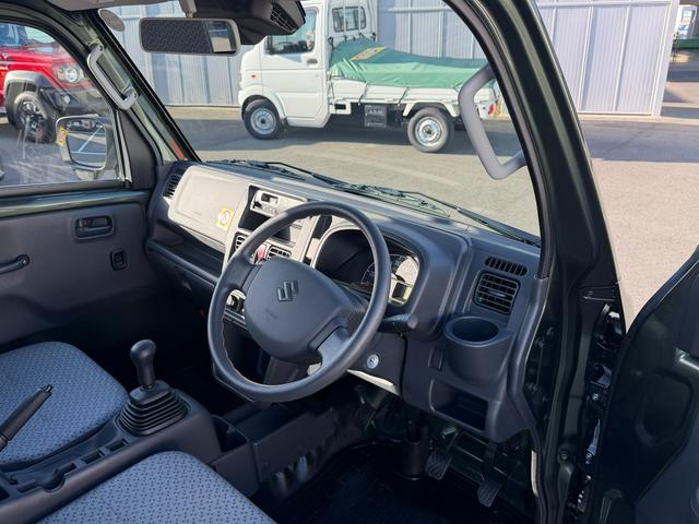 キャリイトラック ＫＣエアコン・パワステ　７型　４ＷＤ　オートライト　禁煙車　４ＷＤ　衝突被害軽減システム　アイドリングストップ　横滑り防止機能　衝突安全ボディ　盗難防止システム（29枚目）
