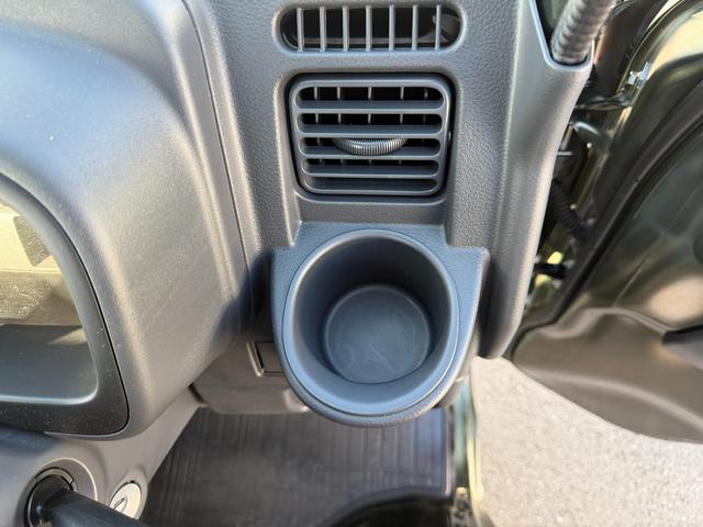 キャリイトラック ＫＣエアコン・パワステ　７型　４ＷＤ　オートライト　禁煙車　４ＷＤ　衝突被害軽減システム　アイドリングストップ　横滑り防止機能　衝突安全ボディ　盗難防止システム（31枚目）
