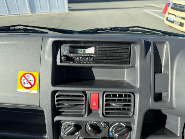 キャリイトラック ＫＣエアコン・パワステ　７型　４ＷＤ　オートライト　禁煙車　４ＷＤ　衝突被害軽減システム　アイドリングストップ　横滑り防止機能　衝突安全ボディ　盗難防止システム（36枚目）