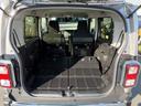 後席シート倒せばこんなにも広い、大きな荷物も収納可能。