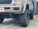 ランドクルーザー１００ ＶＸリミテッド　Ｇセレクション　１ナンバー登録　走行５．５万キロ　４ＷＤ　リフトアップ　アクティブコントローラー　サンルーフ　本革　パワーシート　社外マフラー　テール　オーバーフェンダー　アルミホイール（8枚目）