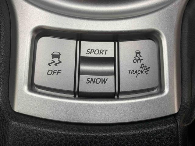 �ł��C�ɂȂ鎺���́A���ɂ�������ăN���[�j���O���Ă���܂��B�}�b�g��V�[�g�����ł͂Ȃ��A�G�A�R���̐����o������h�A�m�u�̌��ԂȂǁA�l�X�ȃu���V�⓹����g�������āA���X�܂ŃN���[�j���O���Ă���܂��B