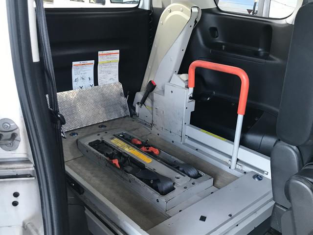 セレナ 　車いす移動車　固定具車載分のみ　Ｓドア連動ステップ有（9枚目）