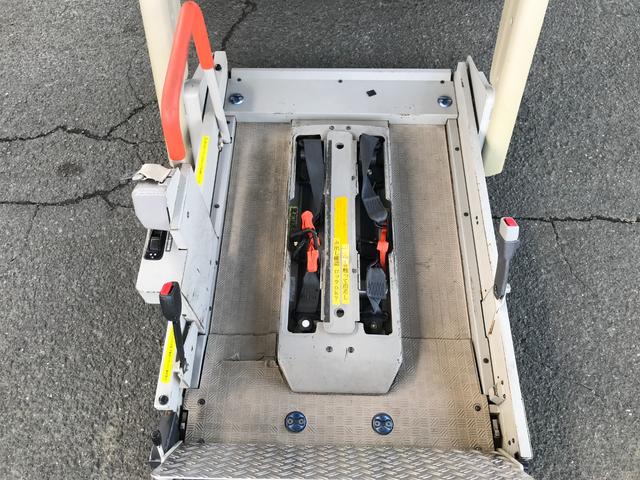 セレナ 　車いす移動車　固定具車載分のみ　Ｓドア連動ステップ有（19枚目）