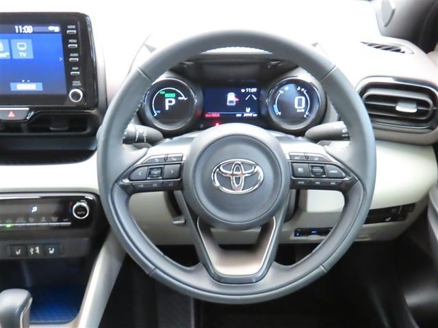 ヤリス ハイブリッドＺ　１００Ｖ　ＰＣＳ　整備記録簿　ＤＶＤ　地デジ　Ｂカメラ　ドラレコ付　ＬＥＤランプ　スマキー　ＥＴＣ付き　メディアプレイヤー接続　ナビＴＶ　ＶＳＣ　パワステ　１オナ車　クルコン　カーテンエアバック（5枚目）