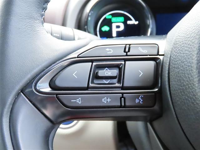 ヤリス ハイブリッドＺ　１００Ｖ　ＰＣＳ　整備記録簿　ＤＶＤ　地デジ　Ｂカメラ　ドラレコ付　ＬＥＤランプ　スマキー　ＥＴＣ付き　メディアプレイヤー接続　ナビＴＶ　ＶＳＣ　パワステ　１オナ車　クルコン　カーテンエアバック（6枚目）