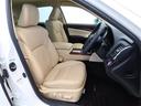 シートは高級感のある本革仕様でクッションも厚くホールド性、座り心地も良く、長く座っていても疲れにくいシートです。　便利なパワーシートも付いています♪