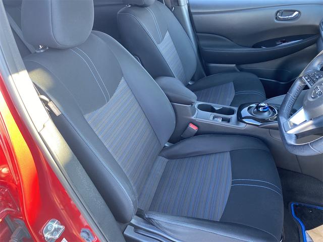 リーフ Ｘ　１０万台記念車　バッテリー１２セグメント　前席、後席シートヒーター　メーカーナビ　フルセグＴＶ　走行中ＴＶ　ＯＫ（11枚目）