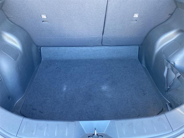 リーフ Ｘ　１０万台記念車　バッテリー１２セグメント　前席、後席シートヒーター　メーカーナビ　フルセグＴＶ　走行中ＴＶ　ＯＫ（14枚目）