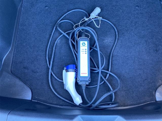 リーフ Ｘ　１０万台記念車　バッテリー１２セグメント　前席、後席シートヒーター　メーカーナビ　フルセグＴＶ　走行中ＴＶ　ＯＫ（16枚目）