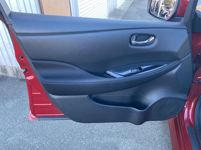 リーフ Ｘ　１０万台記念車　バッテリー１２セグメント　前席、後席シートヒーター　メーカーナビ　フルセグＴＶ　走行中ＴＶ　ＯＫ（17枚目）