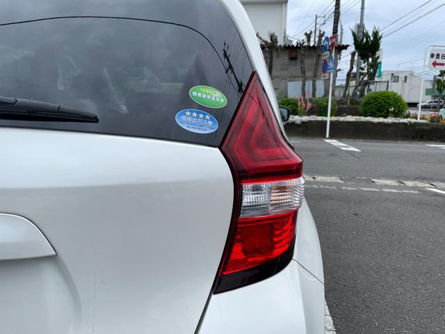 ノート Ｘ　走行距離２．４万キロ！！　修復歴無し　保証付き　Ｃソナー　ナビＴＶ　バツクカメラ　ドラレコ　衝突軽減ブレーキ付き　パワーステアリング　パワーウィンドウ　盗難防止　衝突安全ボディ　エコアイドル　ＶＤＣ（16枚目）