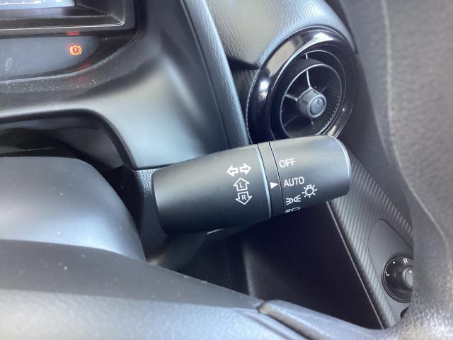 ＭＡＺＤＡ２ １５Ｓ　スマートエディション　１５Ｓ　スマートエディション　６ＡＴ　衝突被害軽減ブレーキ　ＡＴ誤発進抑制制御　パーキングセンサー　車線逸脱警報機能　３６０°ビ（8枚目）