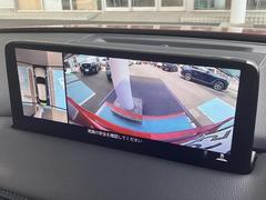 車両の前後左右にある４つのカメラで、センターディスプレイの表示や警報音で駐車時に車両周辺の確認を支援する「３６０°ビューモニター」が付いています☆ 5