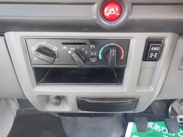 クリッパートラック ＤＸ　４ＷＤ　５速　エアコン　パワステ　１３インチアルミ　ＦＭ／ＡＭラジオ　作業灯　エアバック（22枚目）
