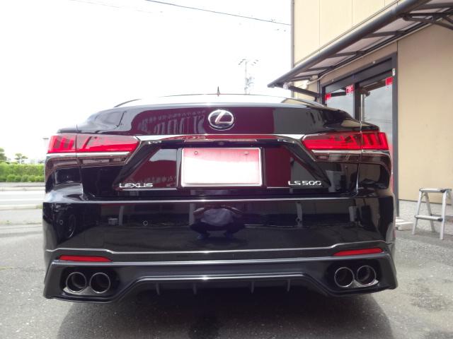 ＬＳ ＬＳ５００　Ｆスポーツ　★ＴＲＤフルエアロ★ＴＲＤ４本出しマフラー★白革シート★全周囲カメラ★純正ワイドナビ★フルセグ★ＤＶＤ★Ｂｌｕｅｔｏｏｔｈ★ヘッドアップディスプレイ★前後クリアランスソナー★パワーバックドア★ＢＳＭ★（32枚目）