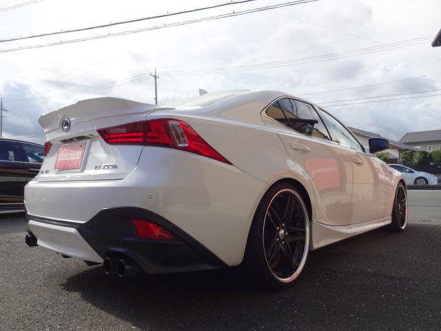 ＩＳ ＩＳ３００ｈ　Ｆスポーツ　★ＴＲＤフルエアロ★ＴＲＤ４本出しマフラー★ＷＯＲＫ２０インチＡＷ★ＨＫＳ車高キットローダウン★トランクスポイラー★赤半革★純正ナビ★バックカメラ★フルセグ★ＤＶＤ★Ｂｌｕｅｔｏｏｔｈ★（7枚目）