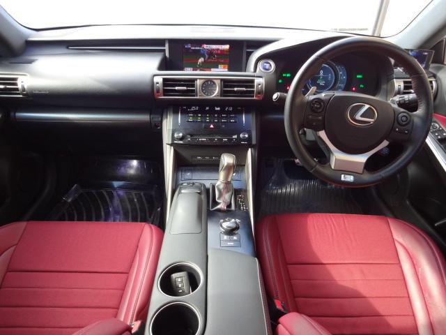 ＩＳ ＩＳ３００ｈ　Ｆスポーツ　★ＴＲＤフルエアロ★ＴＲＤ４本出しマフラー★ＷＯＲＫ２０インチＡＷ★ＨＫＳ車高キットローダウン★トランクスポイラー★赤半革★純正ナビ★バックカメラ★フルセグ★ＤＶＤ★Ｂｌｕｅｔｏｏｔｈ★（18枚目）