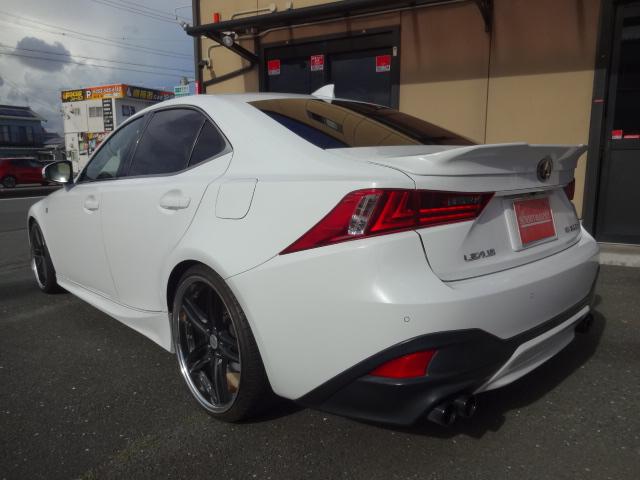 ＩＳ ＩＳ３００ｈ　Ｆスポーツ　★ＴＲＤフルエアロ★ＴＲＤ４本出しマフラー★ＷＯＲＫ２０インチＡＷ★ＨＫＳ車高キットローダウン★トランクスポイラー★赤半革★純正ナビ★バックカメラ★フルセグ★ＤＶＤ★Ｂｌｕｅｔｏｏｔｈ★（30枚目）