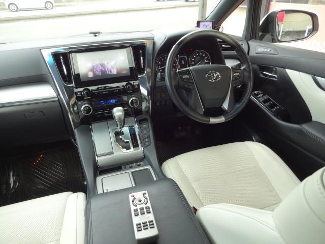 アルファード ３．５エグゼクティブラウンジＳ　★４ＷＤ★ツインムーンルーフ★白革★モデリスタフルエアロ★モデリスタ２０インチＡＷ★モデリスタマフラー★モデリスタシグネチャーイルミ★リヤエンターテインテント後席モニター★ＪＢＬサウンド★ＴＳＳ★（30枚目）