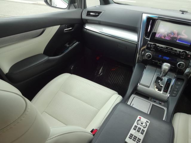 アルファード ３．５エグゼクティブラウンジＳ　★４ＷＤ★ツインムーンルーフ★白革★モデリスタフルエアロ★モデリスタ２０インチＡＷ★モデリスタマフラー★モデリスタシグネチャーイルミ★リヤエンターテインテント後席モニター★ＪＢＬサウンド★ＴＳＳ★（31枚目）