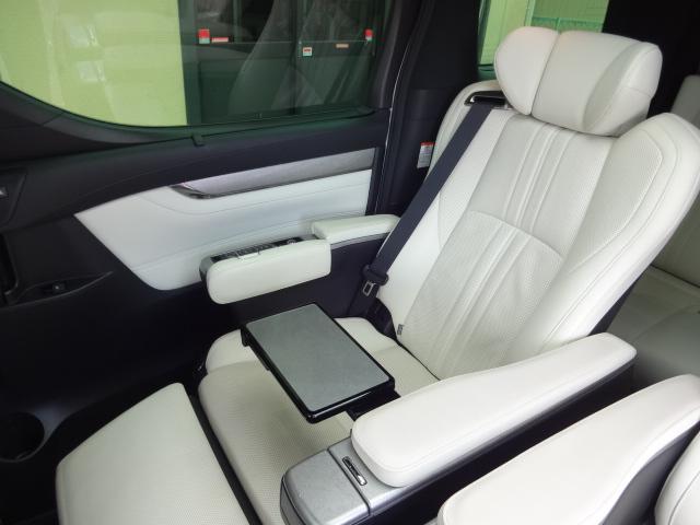 アルファード ３．５エグゼクティブラウンジＳ　★４ＷＤ★ツインムーンルーフ★白革★モデリスタフルエアロ★モデリスタ２０インチＡＷ★モデリスタマフラー★モデリスタシグネチャーイルミ★リヤエンターテインテント後席モニター★ＪＢＬサウンド★ＴＳＳ★（36枚目）