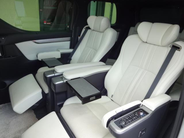 アルファード ３．５エグゼクティブラウンジＳ　★４ＷＤ★ツインムーンルーフ★白革★モデリスタフルエアロ★モデリスタ２０インチＡＷ★モデリスタマフラー★モデリスタシグネチャーイルミ★リヤエンターテインテント後席モニター★ＪＢＬサウンド★ＴＳＳ★（37枚目）