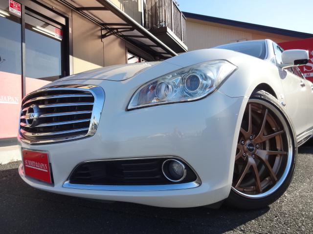 シーマ ハイブリッド　ＶＩＰ　★鑑定書付き★ＴＷＳ鍛造２０インチＡＷ★車高調キットローダウン★サンルーフ★本革★後席ＶＩＰ専用装備★純正ＨＤＤナビ★フルセグ★ＤＶＤ★Ｂｌｕｅｔｏｏｔｈ★バックカメラ★ビルトインＥＴＣ★（11枚目）