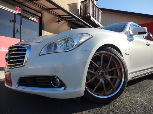 シーマ ハイブリッド　ＶＩＰ　★鑑定書付き★ＴＷＳ鍛造２０インチＡＷ★車高調キットローダウン★サンルーフ★本革★後席ＶＩＰ専用装備★純正ＨＤＤナビ★フルセグ★ＤＶＤ★Ｂｌｕｅｔｏｏｔｈ★バックカメラ★ビルトインＥＴＣ★（17枚目）