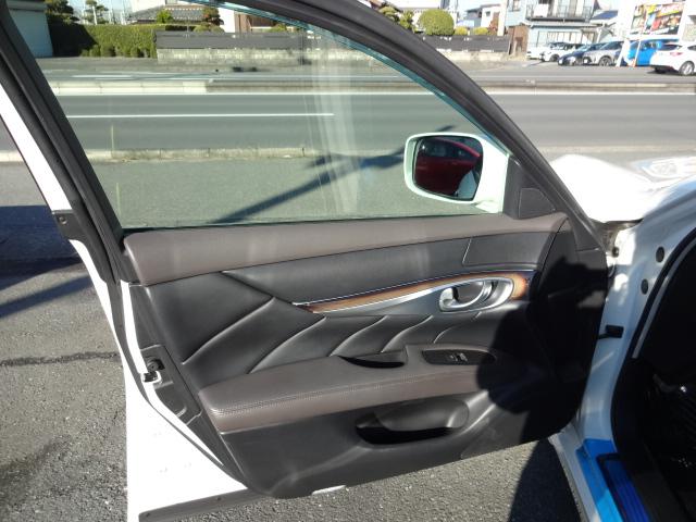 シーマ ハイブリッド　ＶＩＰ　★鑑定書付き★ＴＷＳ鍛造２０インチＡＷ★車高調キットローダウン★サンルーフ★本革★後席ＶＩＰ専用装備★純正ＨＤＤナビ★フルセグ★ＤＶＤ★Ｂｌｕｅｔｏｏｔｈ★バックカメラ★ビルトインＥＴＣ★（56枚目）