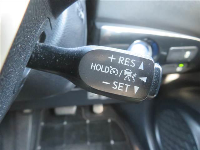 プリウス Ｅ　１年保証　純正ナビ　フルセグＴＶ　Ｂｌｕｅｔｏｏｔｈ　セーフティセンス　Ｂカメラ　ＥＴＣ　クリアランスソナー　ＬＥＤライト　クルーズコントロール　オートハイビーム　社外１７ＡＷ　ウインカーミラー（8枚目）