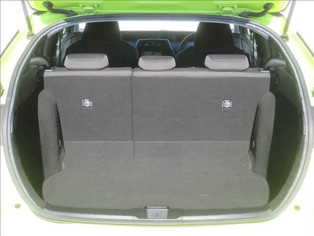 プリウス Ｅ　１年保証　純正ナビ　フルセグＴＶ　Ｂｌｕｅｔｏｏｔｈ　セーフティセンス　Ｂカメラ　ＥＴＣ　クリアランスソナー　ＬＥＤライト　クルーズコントロール　オートハイビーム　社外１７ＡＷ　ウインカーミラー（18枚目）