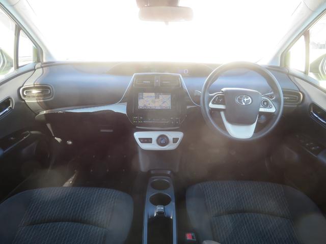 プリウス Ｅ　１年保証　純正ナビ　フルセグＴＶ　Ｂｌｕｅｔｏｏｔｈ　セーフティセンス　Ｂカメラ　ＥＴＣ　クリアランスソナー　ＬＥＤライト　クルーズコントロール　オートハイビーム　社外１７ＡＷ　ウインカーミラー（30枚目）