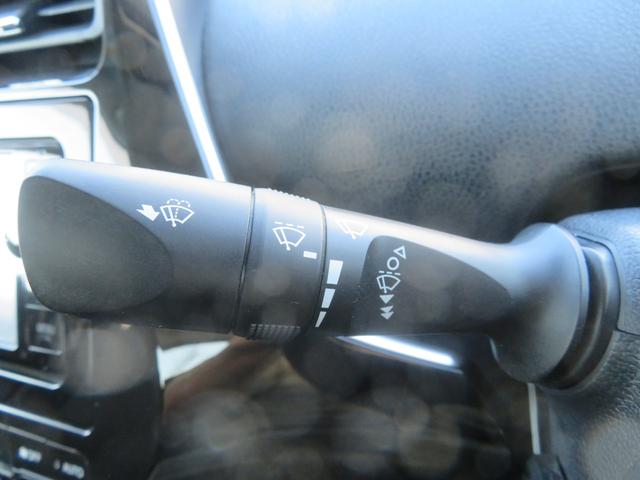 プリウス Ｅ　１年保証　純正ナビ　フルセグＴＶ　Ｂｌｕｅｔｏｏｔｈ　セーフティセンス　Ｂカメラ　ＥＴＣ　クリアランスソナー　ＬＥＤライト　クルーズコントロール　オートハイビーム　社外１７ＡＷ　ウインカーミラー（45枚目）