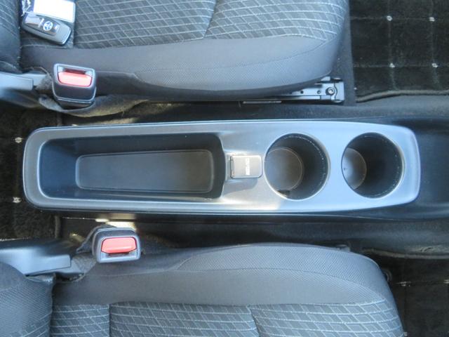 プリウス Ｅ　１年保証　純正ナビ　フルセグＴＶ　Ｂｌｕｅｔｏｏｔｈ　セーフティセンス　Ｂカメラ　ＥＴＣ　クリアランスソナー　ＬＥＤライト　クルーズコントロール　オートハイビーム　社外１７ＡＷ　ウインカーミラー（46枚目）