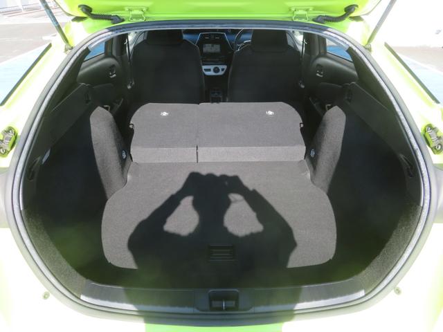 プリウス Ｅ　１年保証　純正ナビ　フルセグＴＶ　Ｂｌｕｅｔｏｏｔｈ　セーフティセンス　Ｂカメラ　ＥＴＣ　クリアランスソナー　ＬＥＤライト　クルーズコントロール　オートハイビーム　社外１７ＡＷ　ウインカーミラー（62枚目）