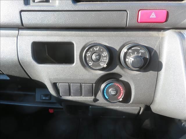 ハイエースバン DX GLパッケージ 4WD ディーゼル車 5ドア イクリプスナビ フルセグTV Bluetooth CD/DVD Bカメラ ETC 電格ミラー 社外LEDライト キーレス Wエアバック(8枚目)
