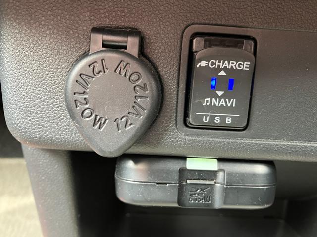 ブーン スタイル ホワイトリミテッド SAIII キーフリーシステム プッシュボタンスタート フルホイールキャップ 電動格納ドアミラー オートエアコン(プッシュ式) UVカットガラス	 パワーウィンドウ(37枚目)