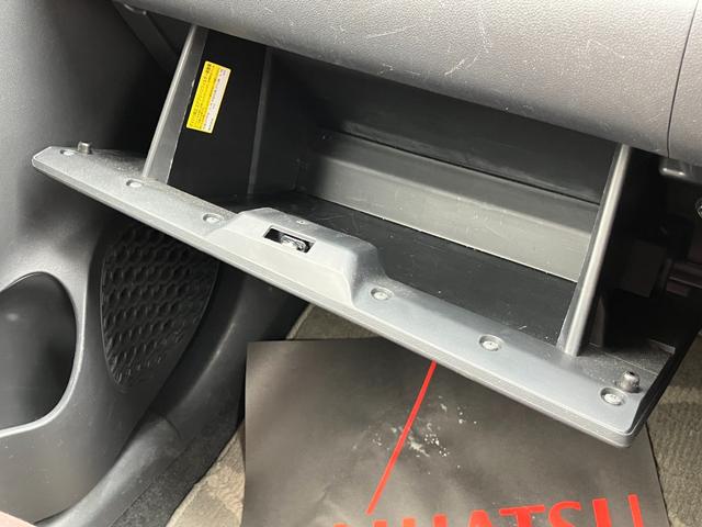 ブーン スタイル ホワイトリミテッド SAIII キーフリーシステム プッシュボタンスタート フルホイールキャップ 電動格納ドアミラー オートエアコン(プッシュ式) UVカットガラス	 パワーウィンドウ(40枚目)