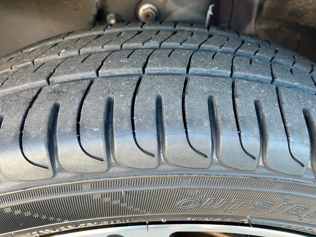 ご納車前には、法定１２ヶ月点検相当の点検を実施いたします。プロの整備スタッフが点検をするので、安心して中古車にお乗りいただけます。