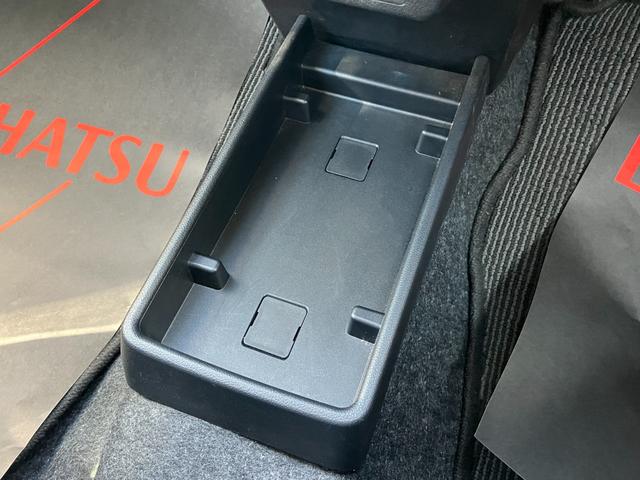 ミライース Ｘ　ＳＡＩＩＩ　１４インチフルホイールキャップ　ＬＥＤヘッドランプ　電動格納式（カラード）ドアミラー　自発光式デジタルメーターブルーイルミネーションメーター　マニュアルエアコン（ダイヤル式）　キーレスエントリー（26枚目）