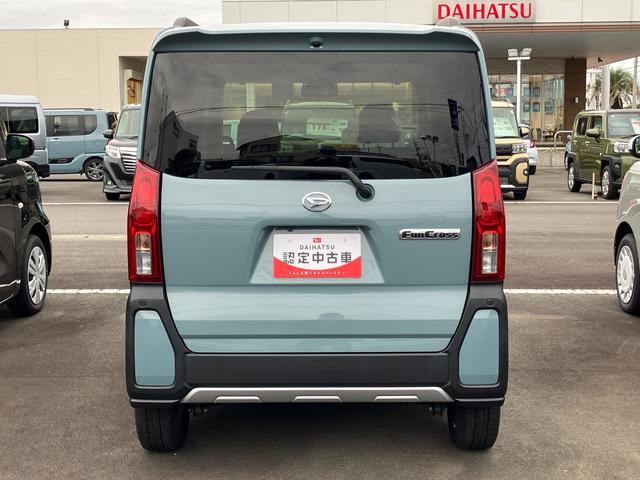 タント ファンクロスターボ 15インチアルミホイール キーフリーシステム プッシュボタンスタート オートエアコン(プッシュ式) フルLEDヘッドランプ オート格納式カラードドアミラー 本革巻ステアリングホイール(6枚目)