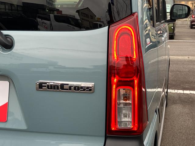 タント ファンクロスターボ 15インチアルミホイール キーフリーシステム プッシュボタンスタート オートエアコン(プッシュ式) フルLEDヘッドランプ オート格納式カラードドアミラー 本革巻ステアリングホイール(15枚目)