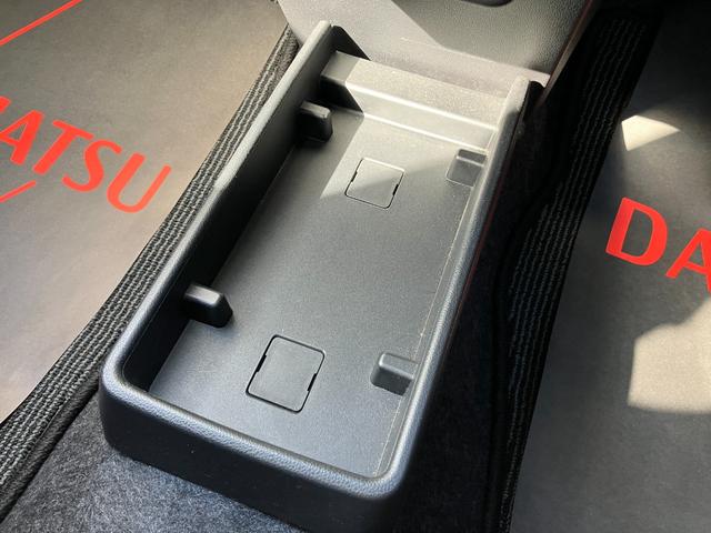 ミライース Ｘ　ＳＡＩＩＩ　１４インチフルホイールキャップ　ＬＥＤヘッドランプ　電動格納式（カラード）ドアミラー　自発光式デジタルメーターブルーイルミネーションメーター　マニュアルエアコン（ダイヤル式）　キーレスエントリー（29枚目）