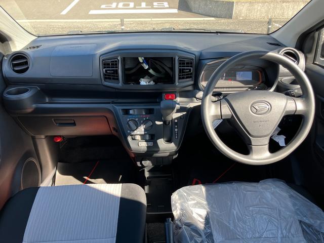 ミライース Ｌ　ＳＡＩＩＩ　１３インチフルホイールキャップ　マルチリフレクターハロゲンヘッドランプ　可倒式ドアミラー　自発光式デジタルメーターアンバーイルミネーションメーター　マニュアルエアコン（ダイヤル式）　キーレスエントリー（2枚目）