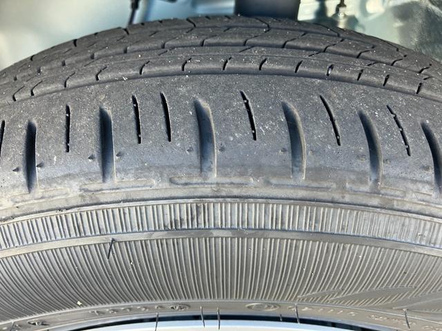 ミライース Ｌ　ＳＡＩＩＩ　１３インチフルホイールキャップ　マルチリフレクターハロゲンヘッドランプ　可倒式ドアミラー　自発光式デジタルメーターアンバーイルミネーションメーター　マニュアルエアコン（ダイヤル式）　キーレスエントリー（10枚目）