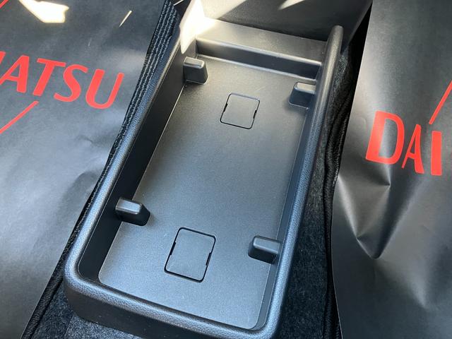 ミライース Ｌ　ＳＡＩＩＩ　１３インチフルホイールキャップ　マルチリフレクターハロゲンヘッドランプ　可倒式ドアミラー　自発光式デジタルメーターアンバーイルミネーションメーター　マニュアルエアコン（ダイヤル式）　キーレスエントリー（31枚目）