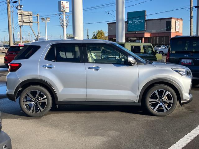 ロッキー Ｇ　１７インチアルミホイール　ＵＶＩＲカット遮音ガラス　フルＬＥＤヘッドランプ　運転席・助手席シートヒーター　ウレタンステアリングホイール　本革シフトノブ　アクティブマルチインフォメーションメーター（4枚目）