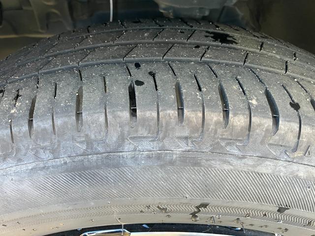 ロッキー Ｇ　１７インチアルミホイール　ＵＶＩＲカット遮音ガラス　フルＬＥＤヘッドランプ　運転席・助手席シートヒーター　ウレタンステアリングホイール　本革シフトノブ　アクティブマルチインフォメーションメーター（9枚目）